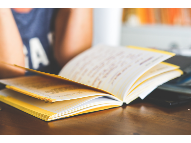 Apprentissage de la lecture : méthode syllabique et plaisir de lire à Mantes-la-Jolie