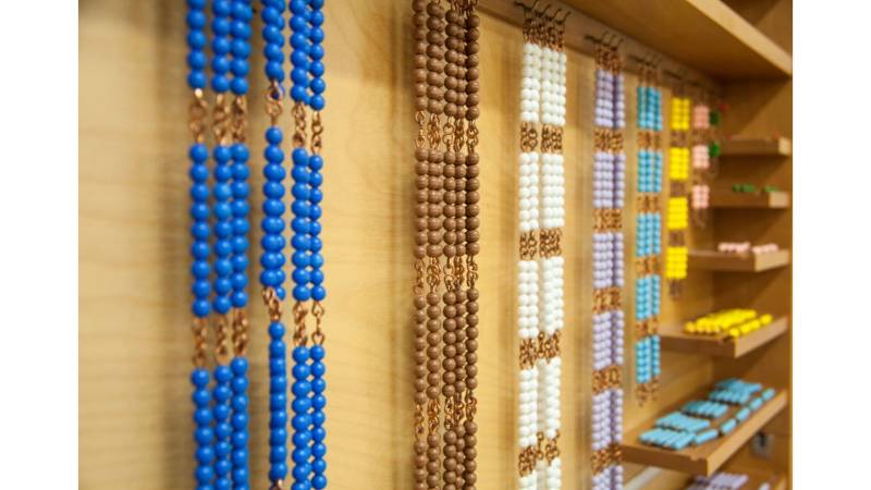 Quels sont les objectifs du matériel de mathématique  à l'Ecole Maternelle Montessori de Breuil en Vexin ?